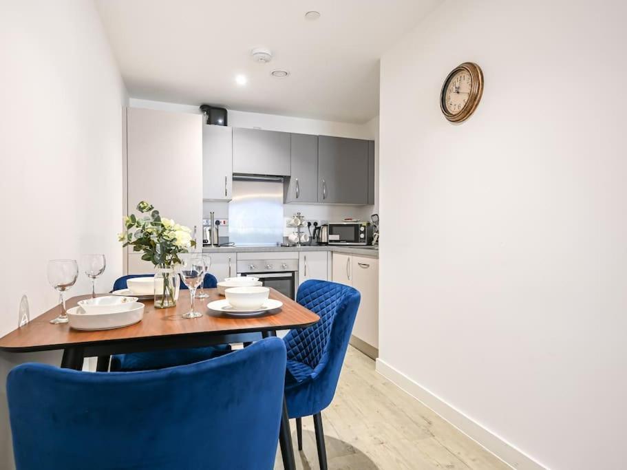 Stylish & Spacious Salford Quays One Bedroom High Floor Apartment With Balcony Μάντσεστερ Εξωτερικό φωτογραφία