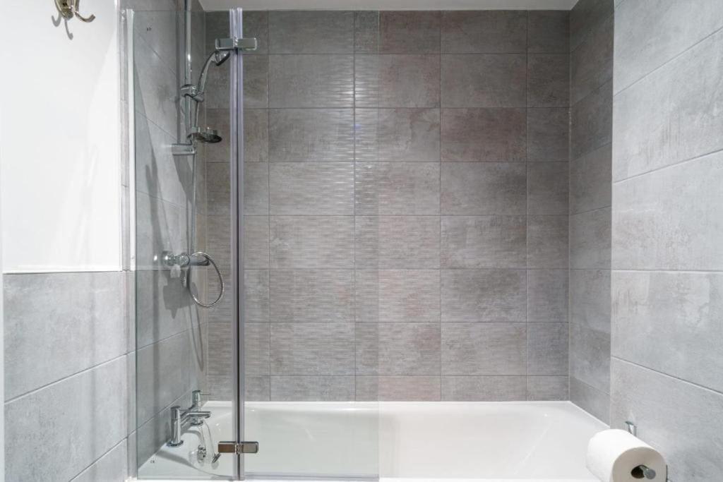 Stylish & Spacious Salford Quays One Bedroom High Floor Apartment With Balcony Μάντσεστερ Εξωτερικό φωτογραφία